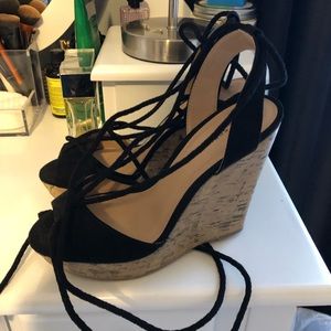 Black wrap around wedges